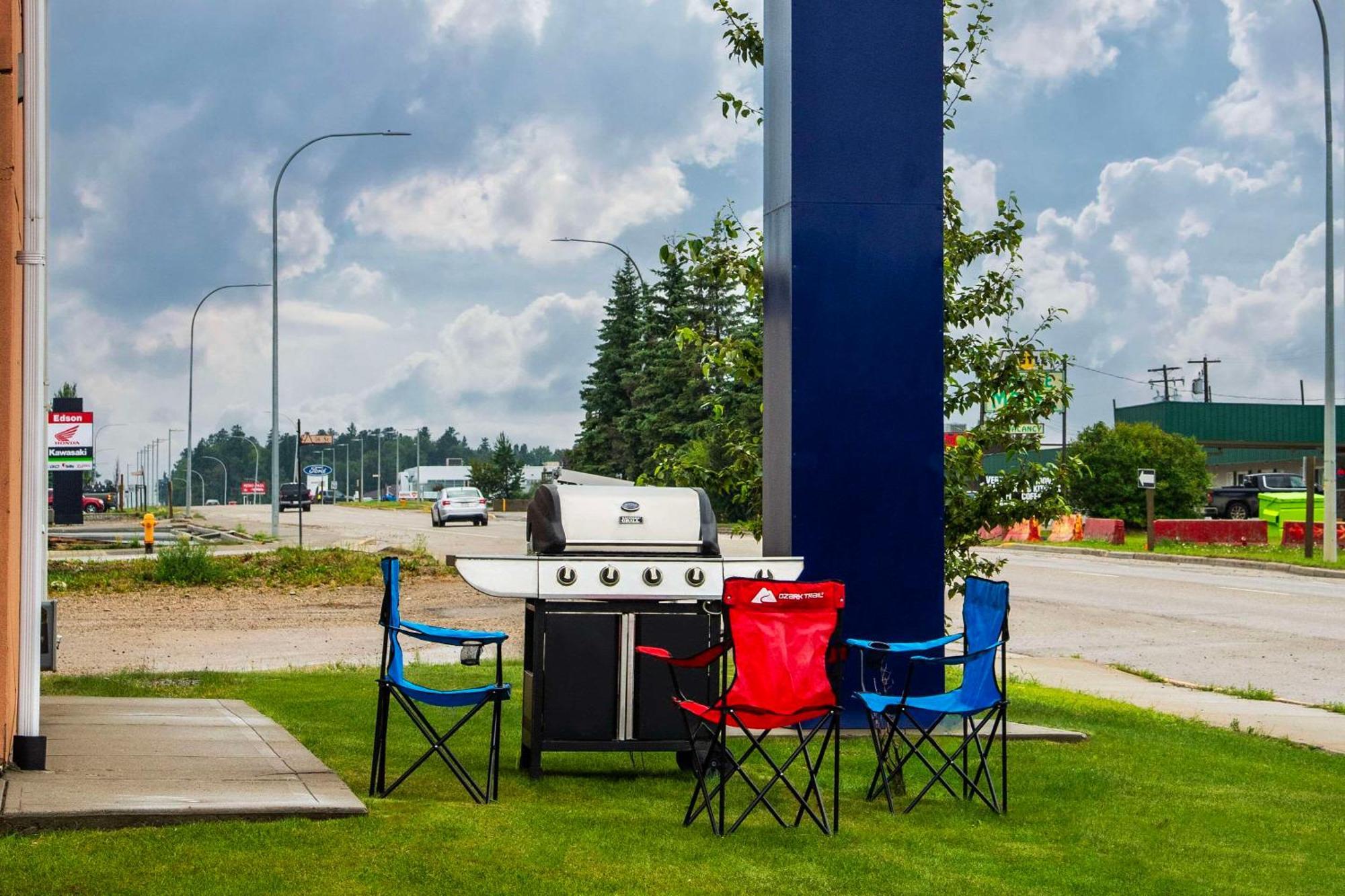 Comfort Inn & Suites Edson Exterior foto